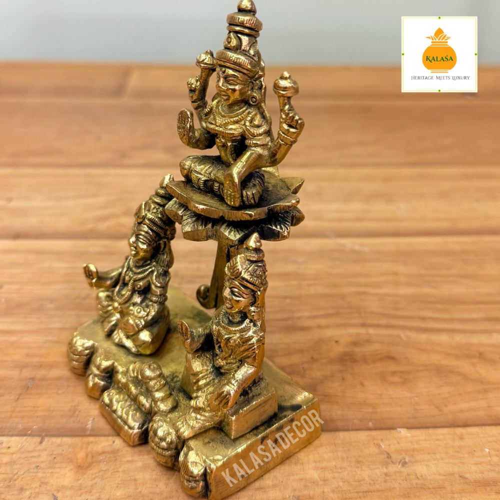 Trimurthy Idol – Lakshmi Devi with Kubera & Consort | Symbol of Wealth & Divine Grace